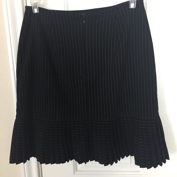 Briggs Trumpet Pinstripe Skirt Black Size 4 - Picture 4 of 8